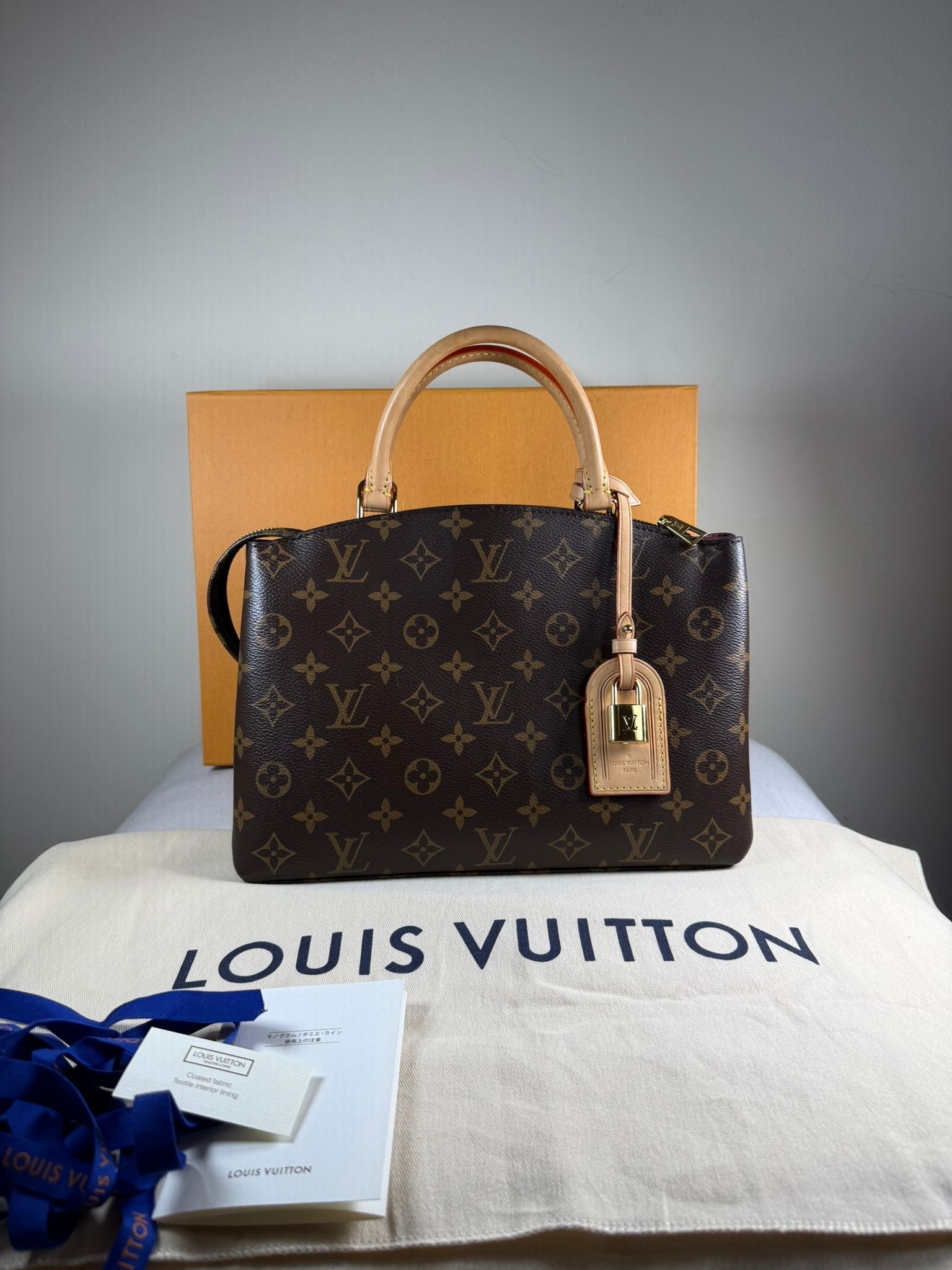 Louis Vuitton Petit Palais Monogram Canvas Handbag – Excellent Condition