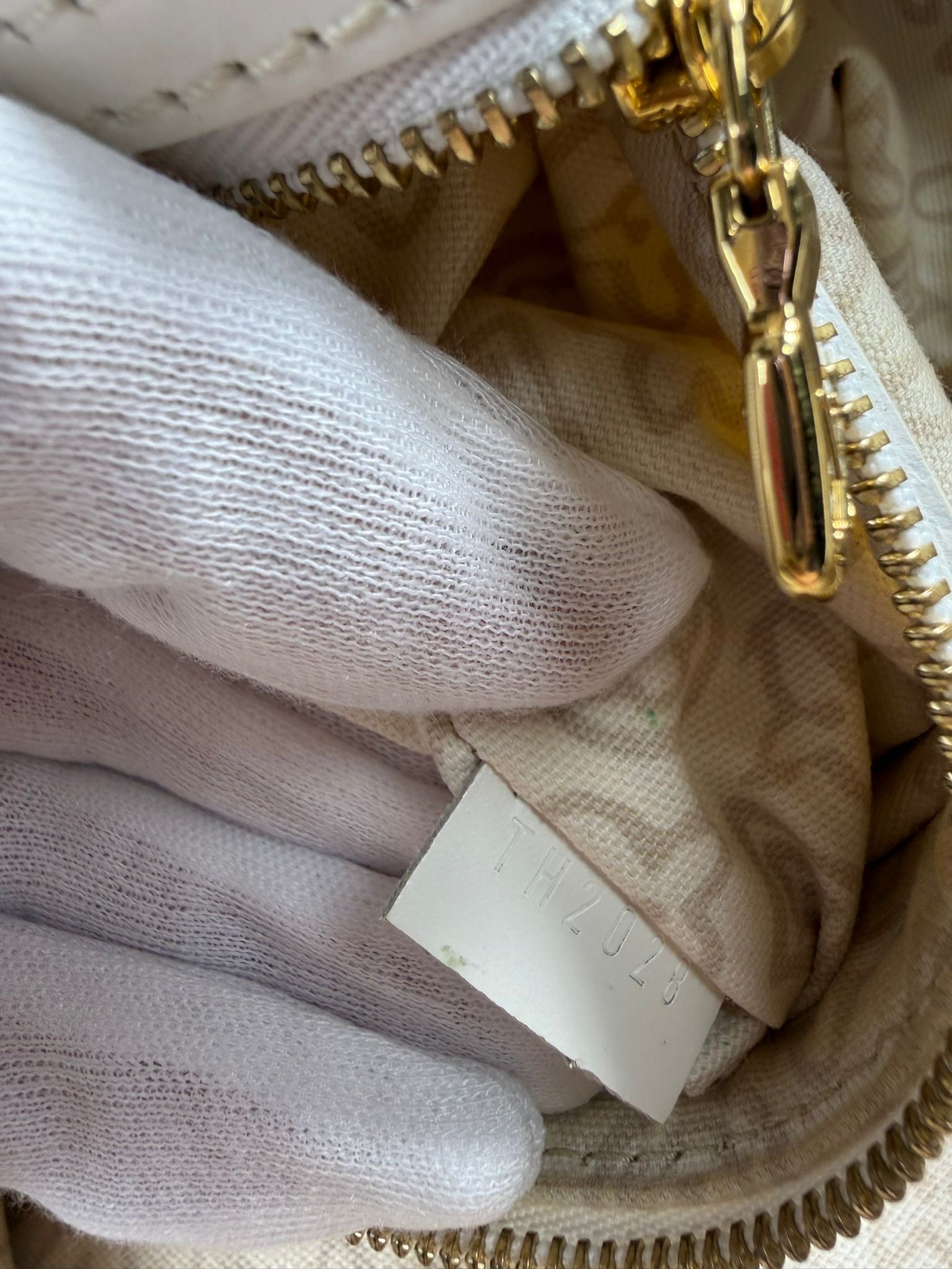 Louis Vuitton Tahitienne PM Hobo Bag – Cream / White Leather – Gold Hardware