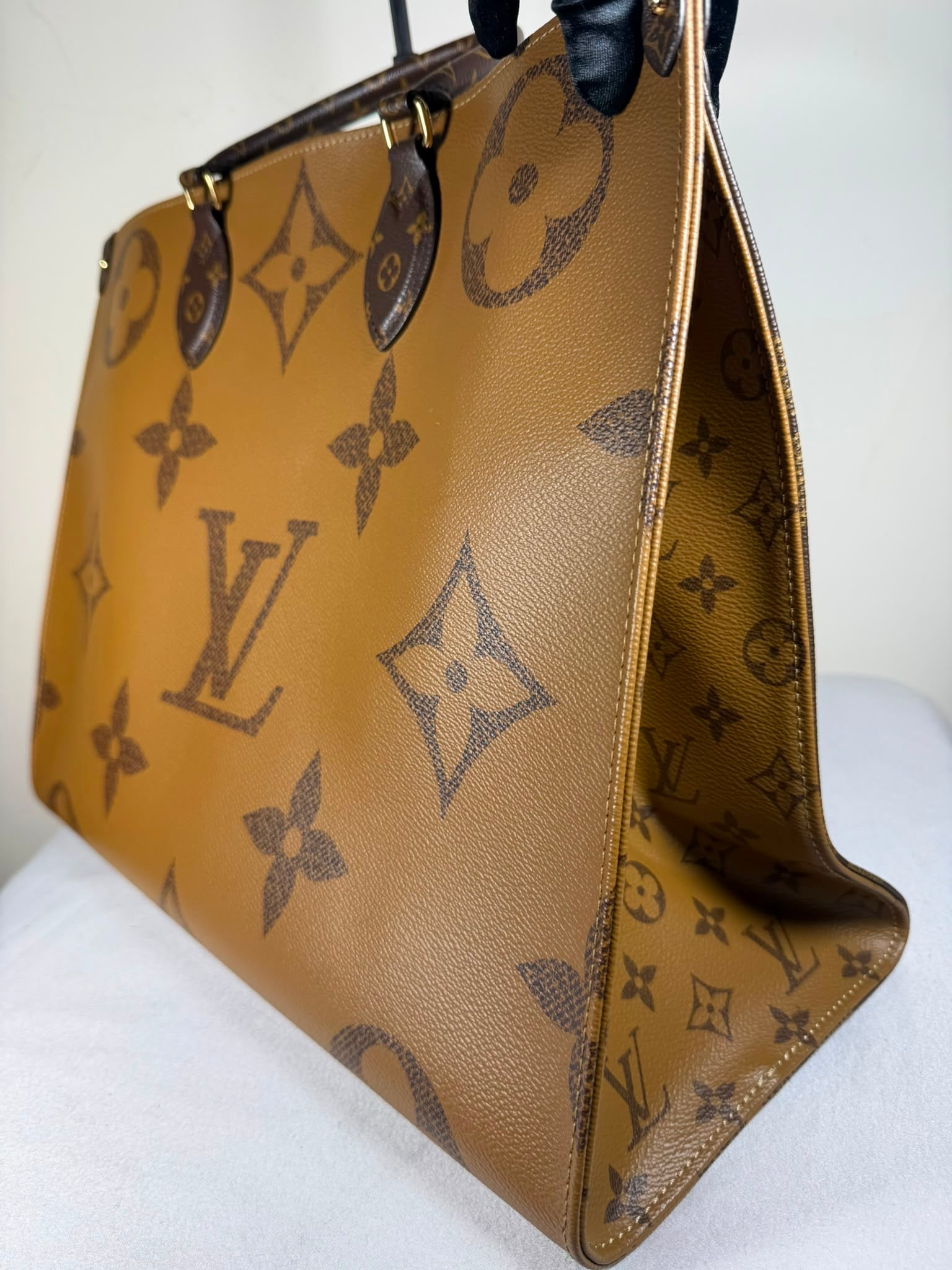 Louis Vuitton Onthego GM – Monogram Giant Reverse Tote