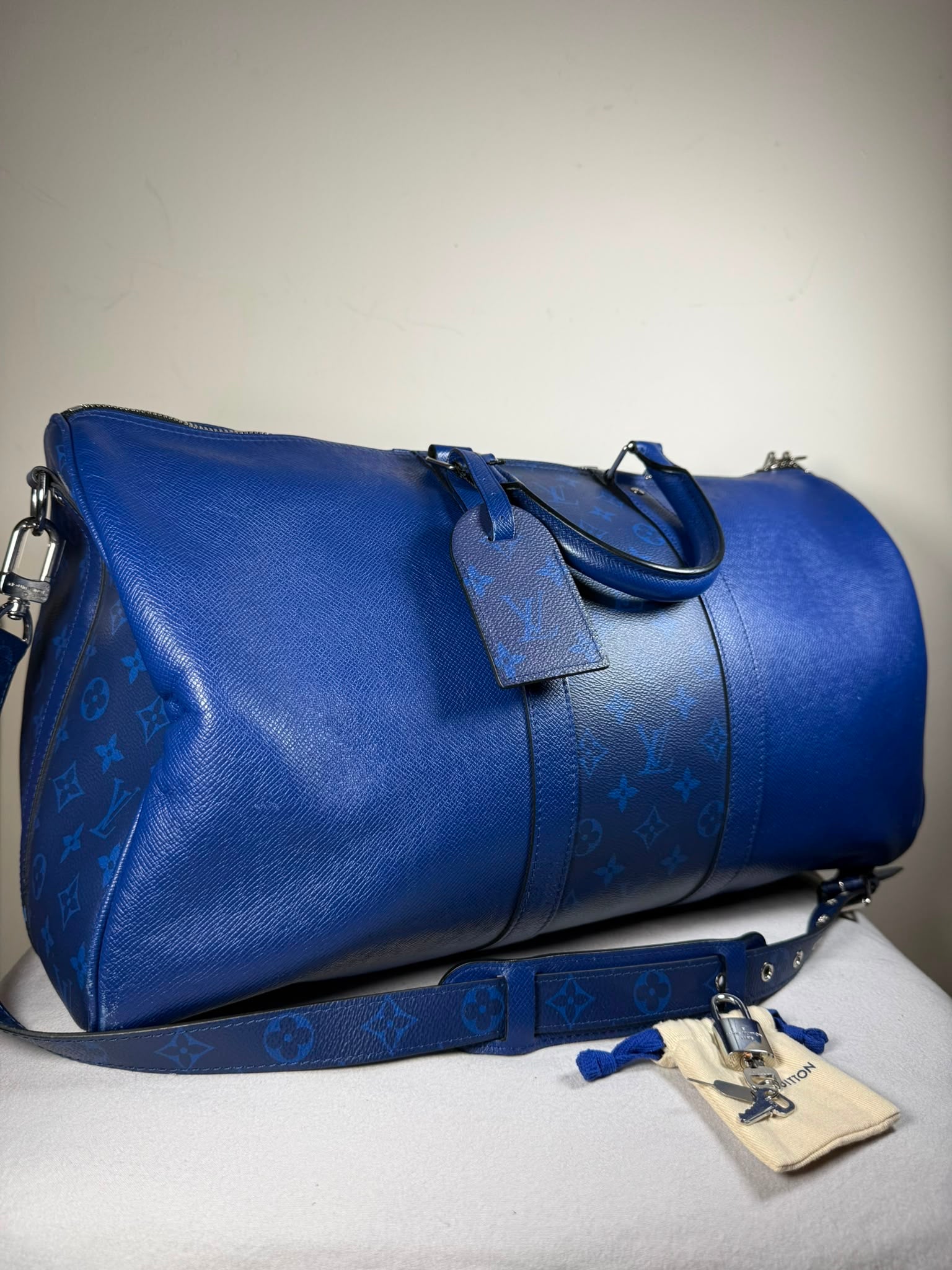 Louis Vuitton Keepall Bandoulière 50 cobalt blue Monogram Eclipse travel bag