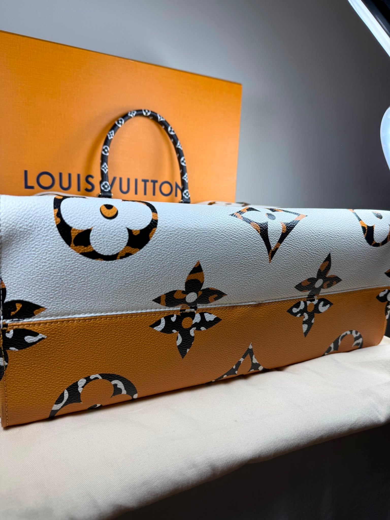 Louis Vuitton Onthego GM Giant Monogram Jungle Limited Edition Tote Bag