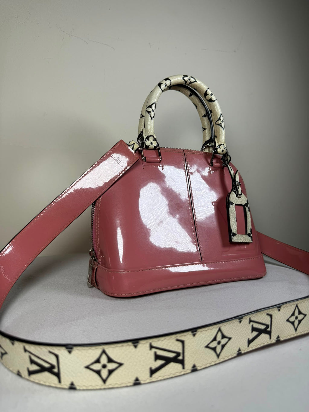 Louis Vuitton Alma BB – Pink Patent Leather – Monogram Strap
