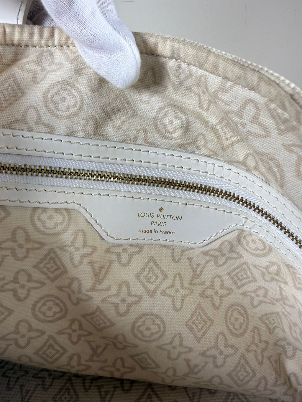 Louis Vuitton Tahitienne PM Hobo Bag – Cream / White Leather – Gold Hardware