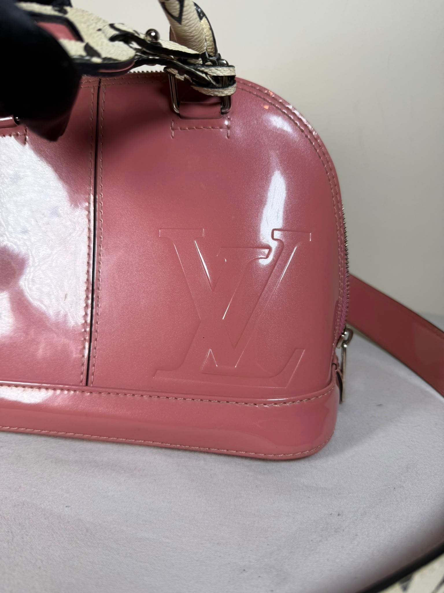 Louis Vuitton Alma BB – Pink Patent Leather – Monogram Strap