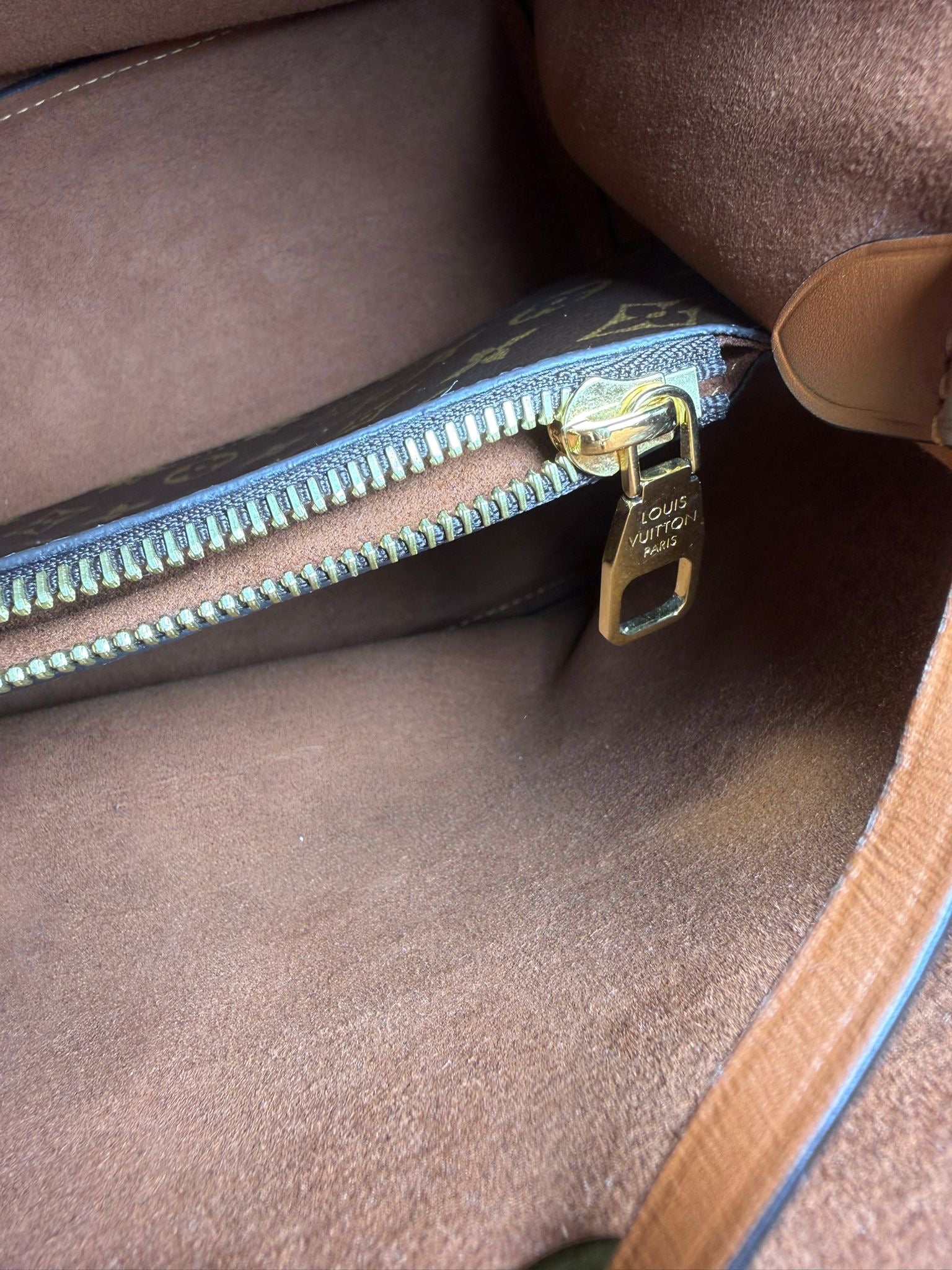 Louis Vuitton NeoNoe MM Monogram Bucket Bag – Excellent Condition