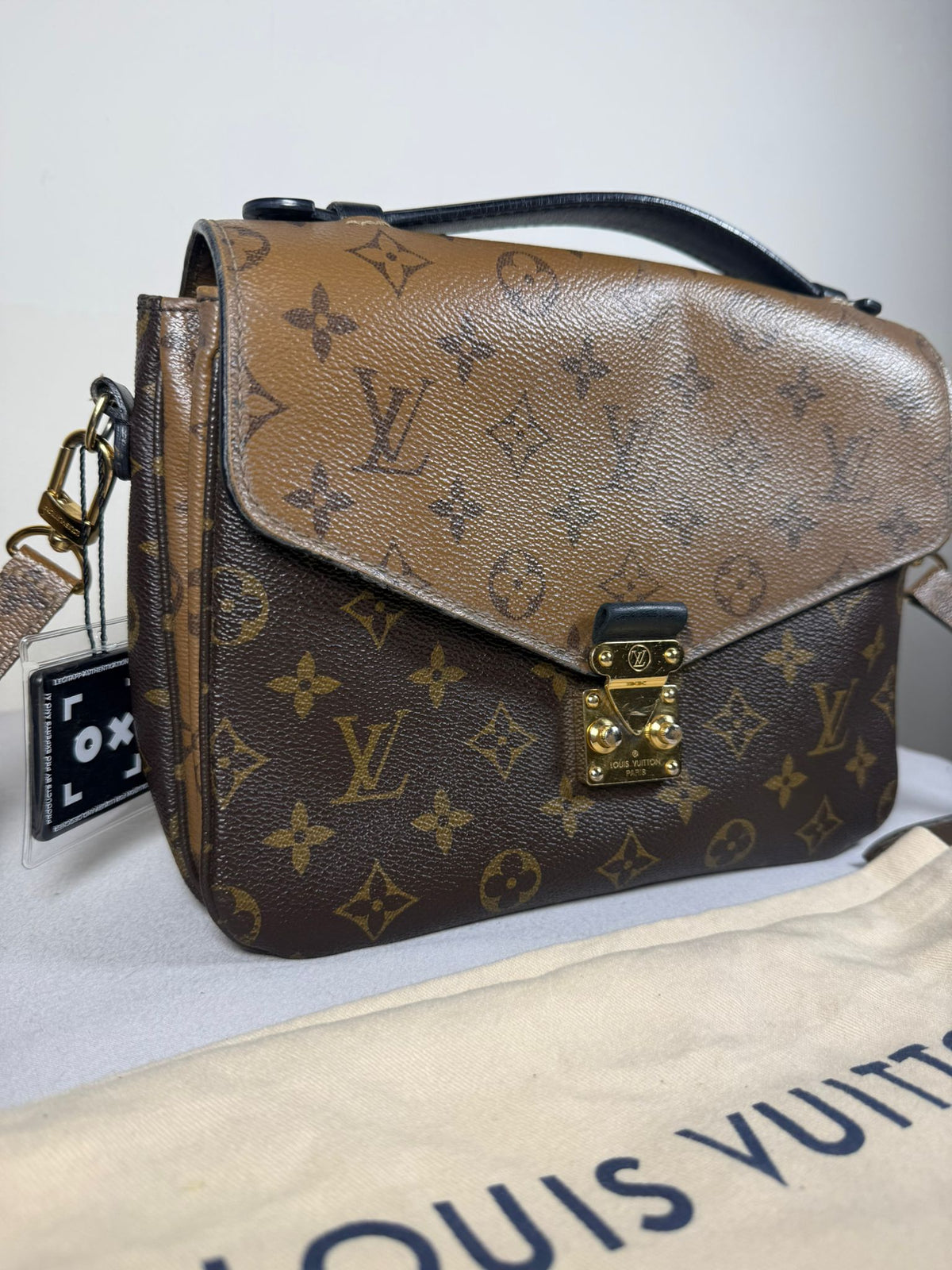 Louis Vuitton Pochette Métis Reverse Monogram