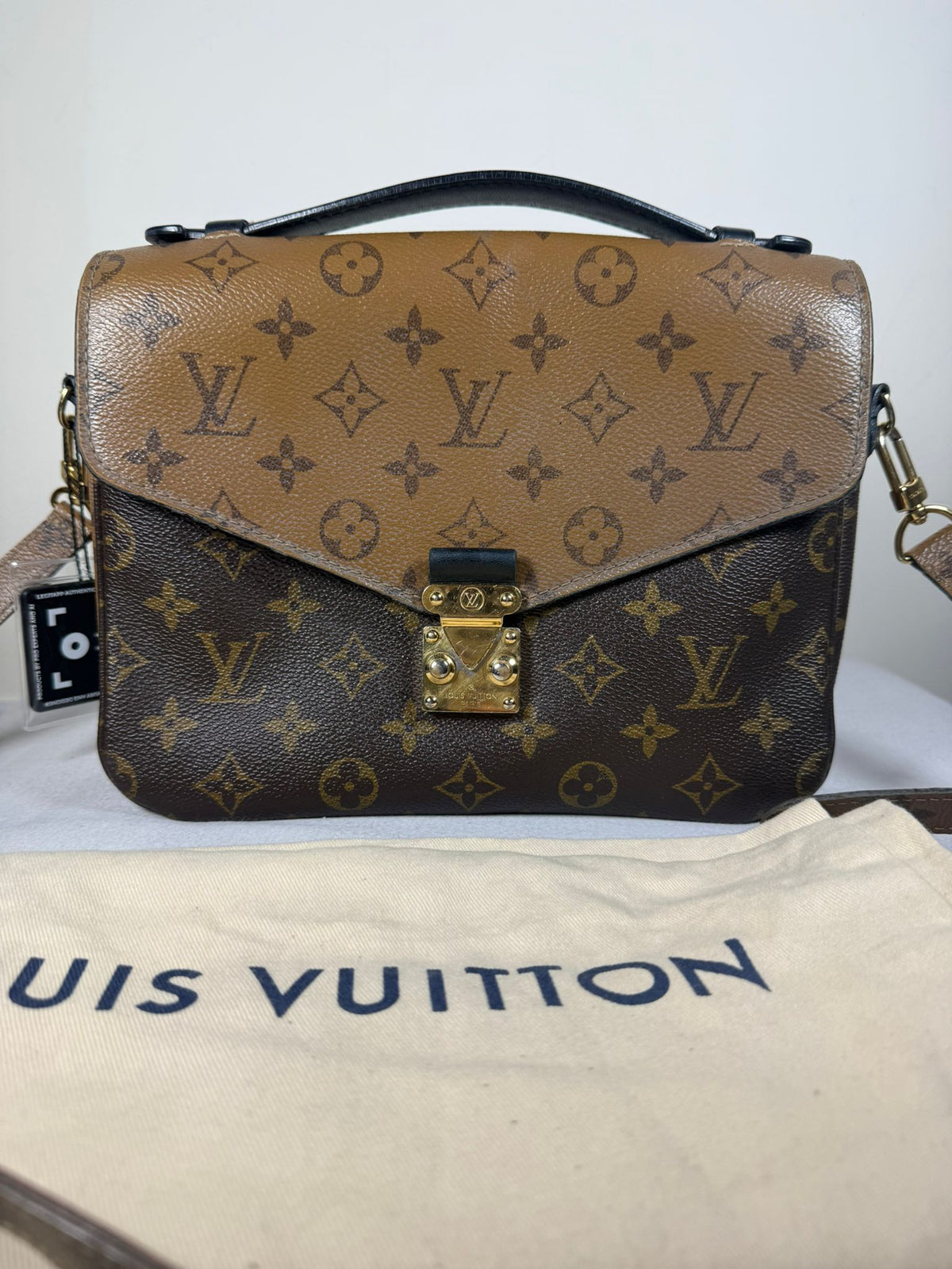 Louis Vuitton Pochette Métis Reverse Monogram