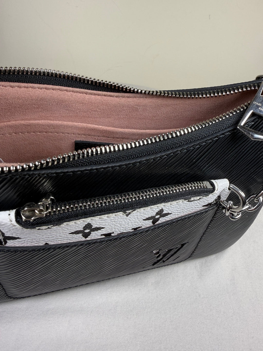 Louis Vuitton Epi Leather Handbag – Black