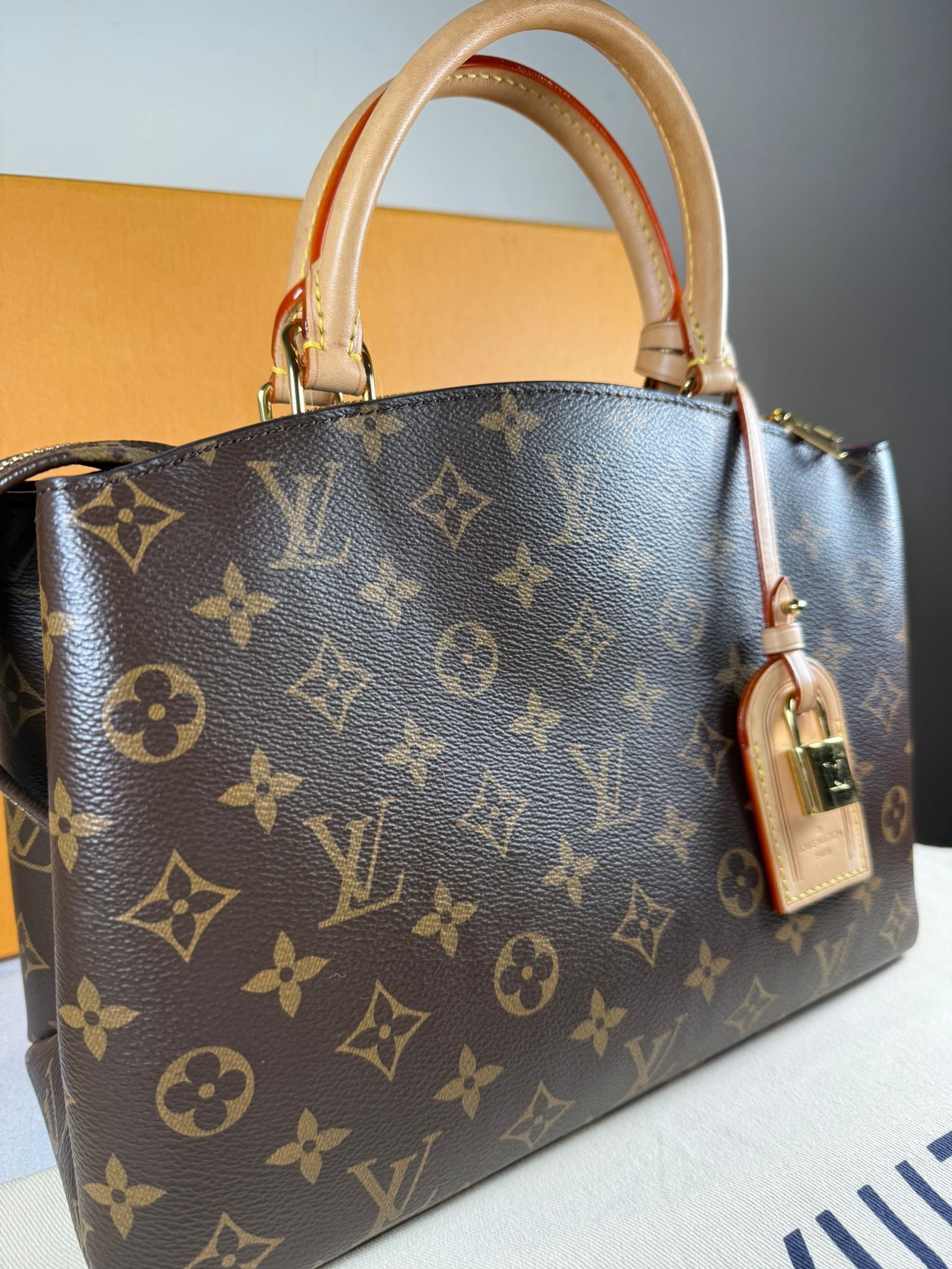 Louis Vuitton Petit Palais Monogram Canvas Handbag – Excellent Condition