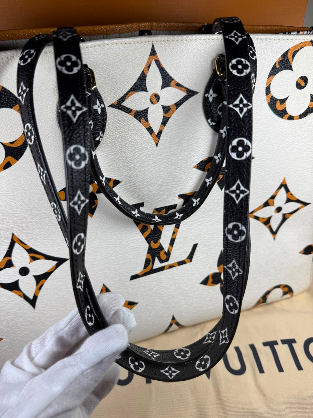 Louis Vuitton Onthego GM Giant Monogram Jungle Limited Edition Tote Bag