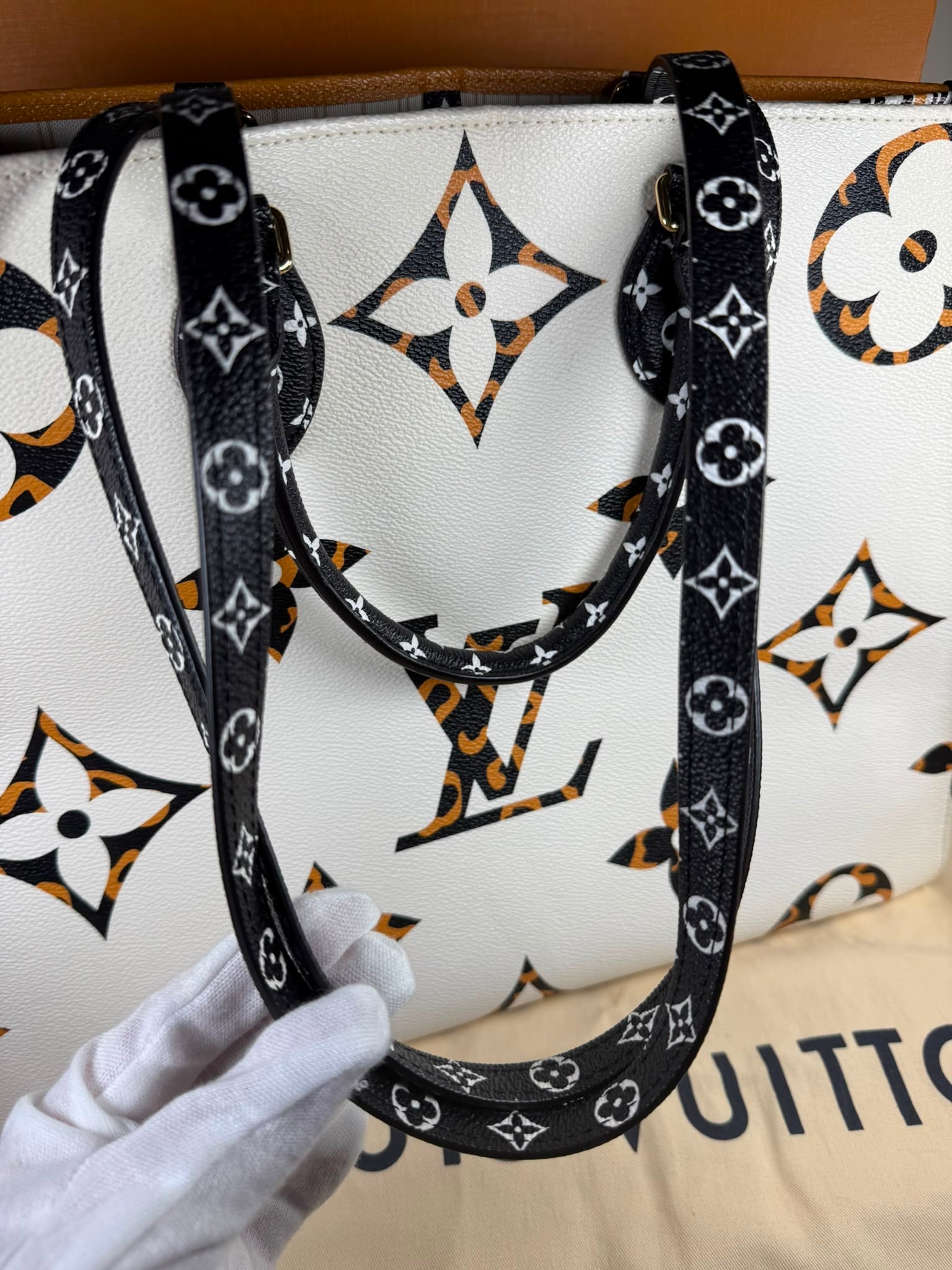 Louis Vuitton Onthego GM Giant Monogram Jungle Limited Edition Tote Bag