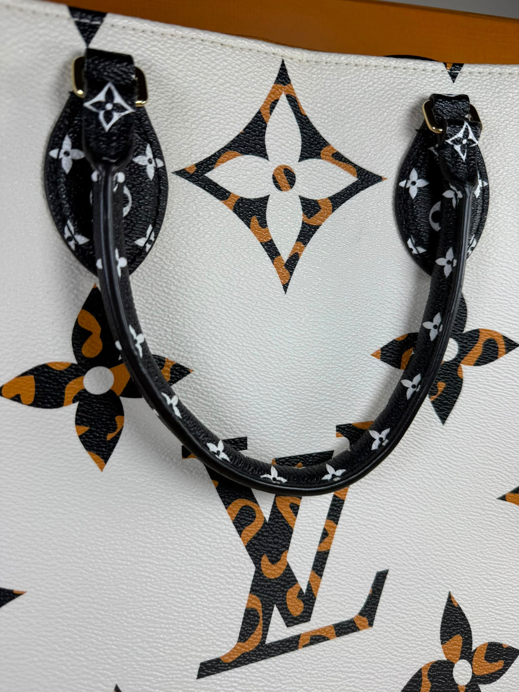Louis Vuitton Onthego GM Giant Monogram Jungle Limited Edition Tote Bag