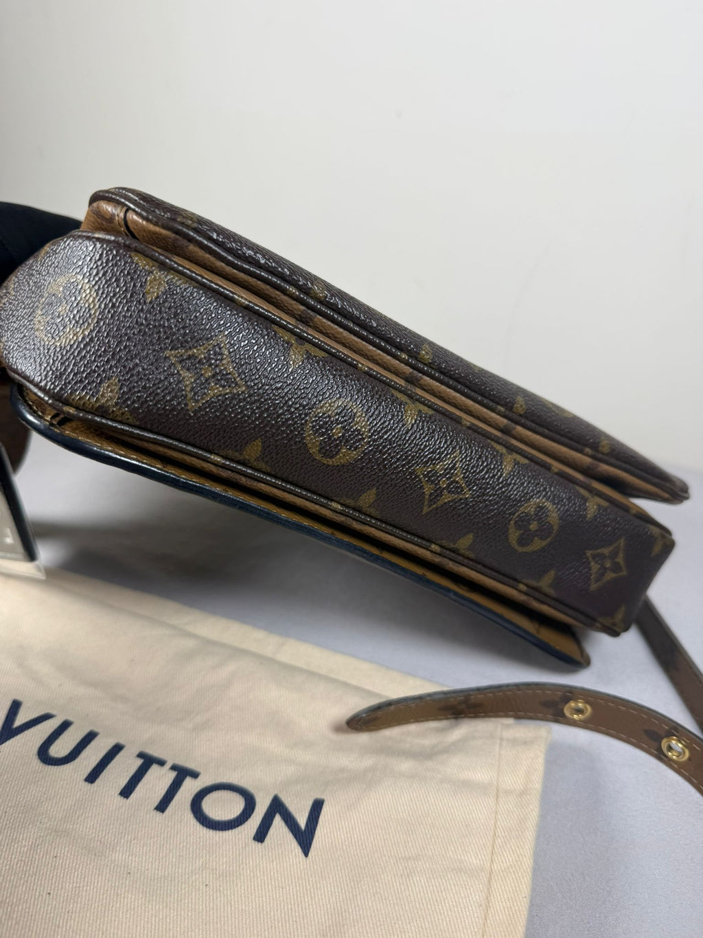 Louis Vuitton Pochette Métis Reverse Monogram