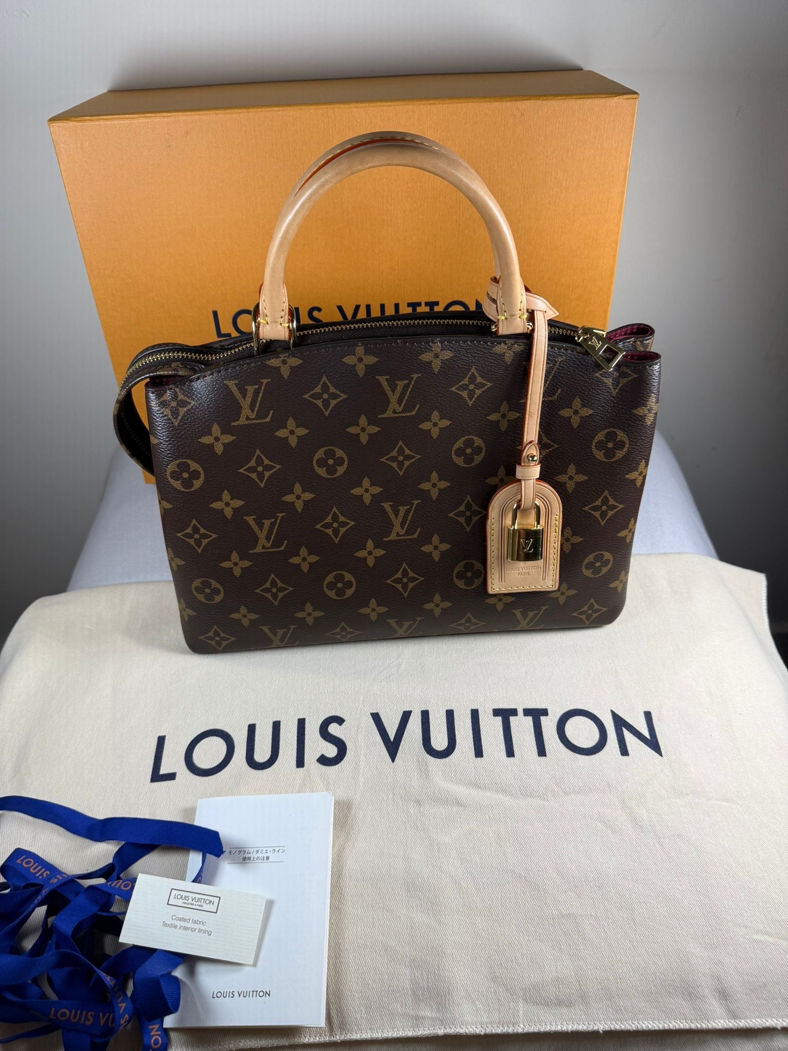 Louis Vuitton Petit Palais Monogram Canvas Handbag – Excellent Condition