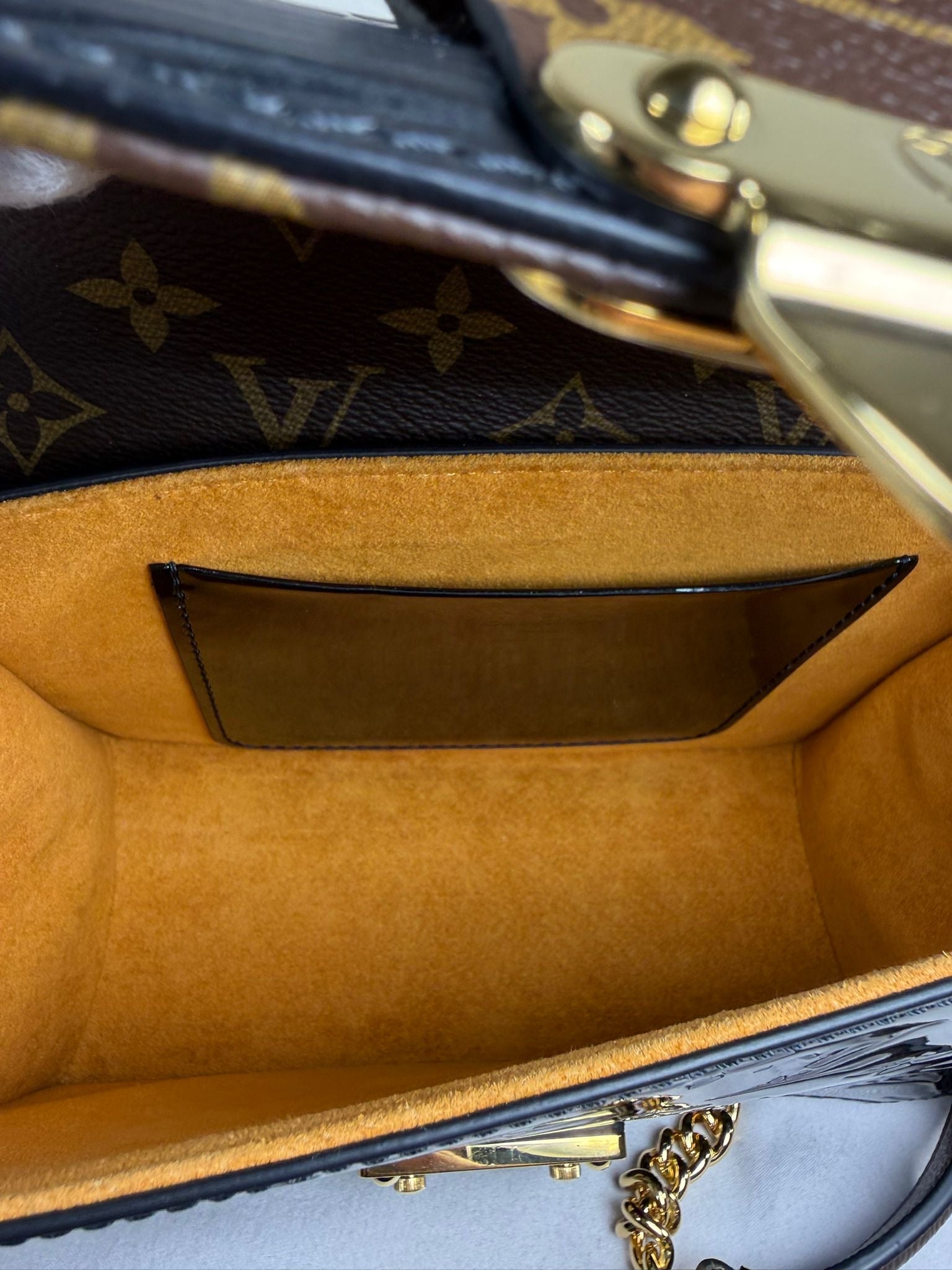 Louis Vuitton Wynwood Chain Bag – Black Vernis Monogram