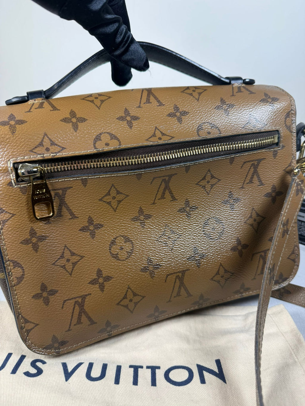 Louis Vuitton Pochette Métis Reverse Monogram