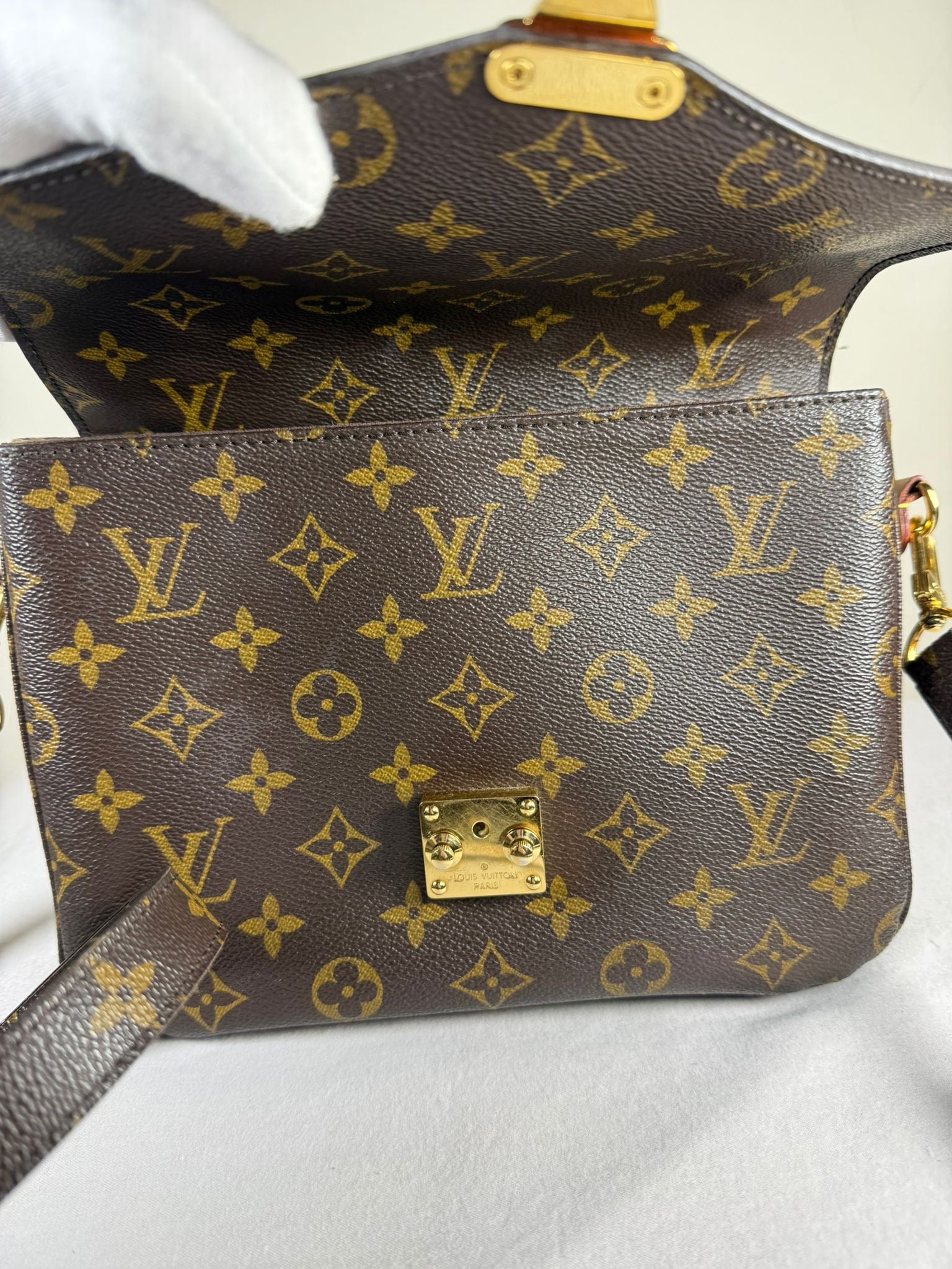 Louis Vuitton Pochette Métis – Monogram Canvas