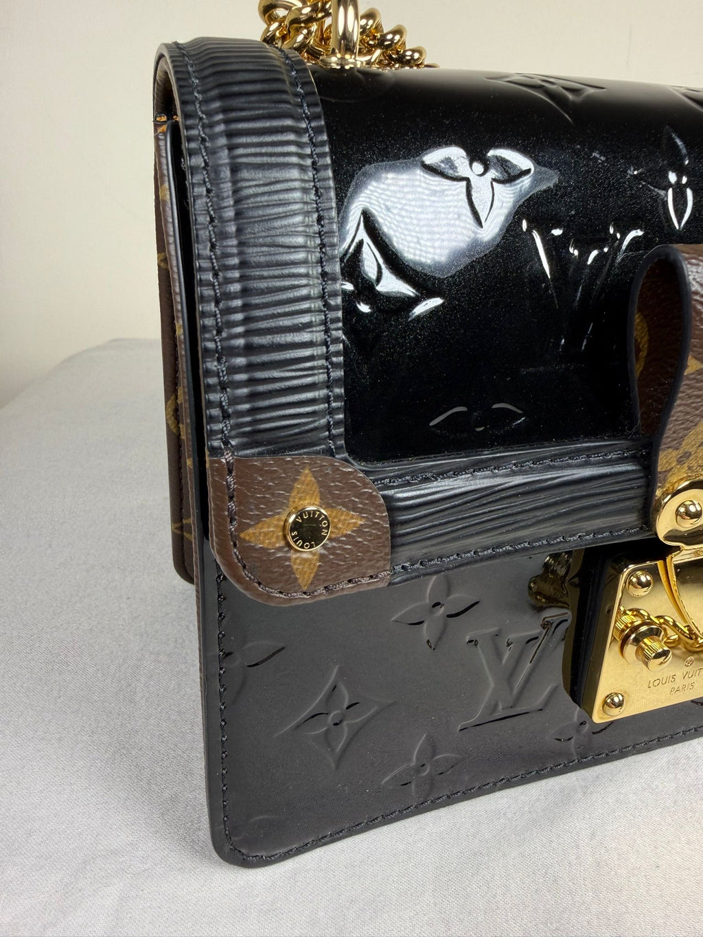 Louis Vuitton Wynwood Chain Bag – Black Vernis Monogram