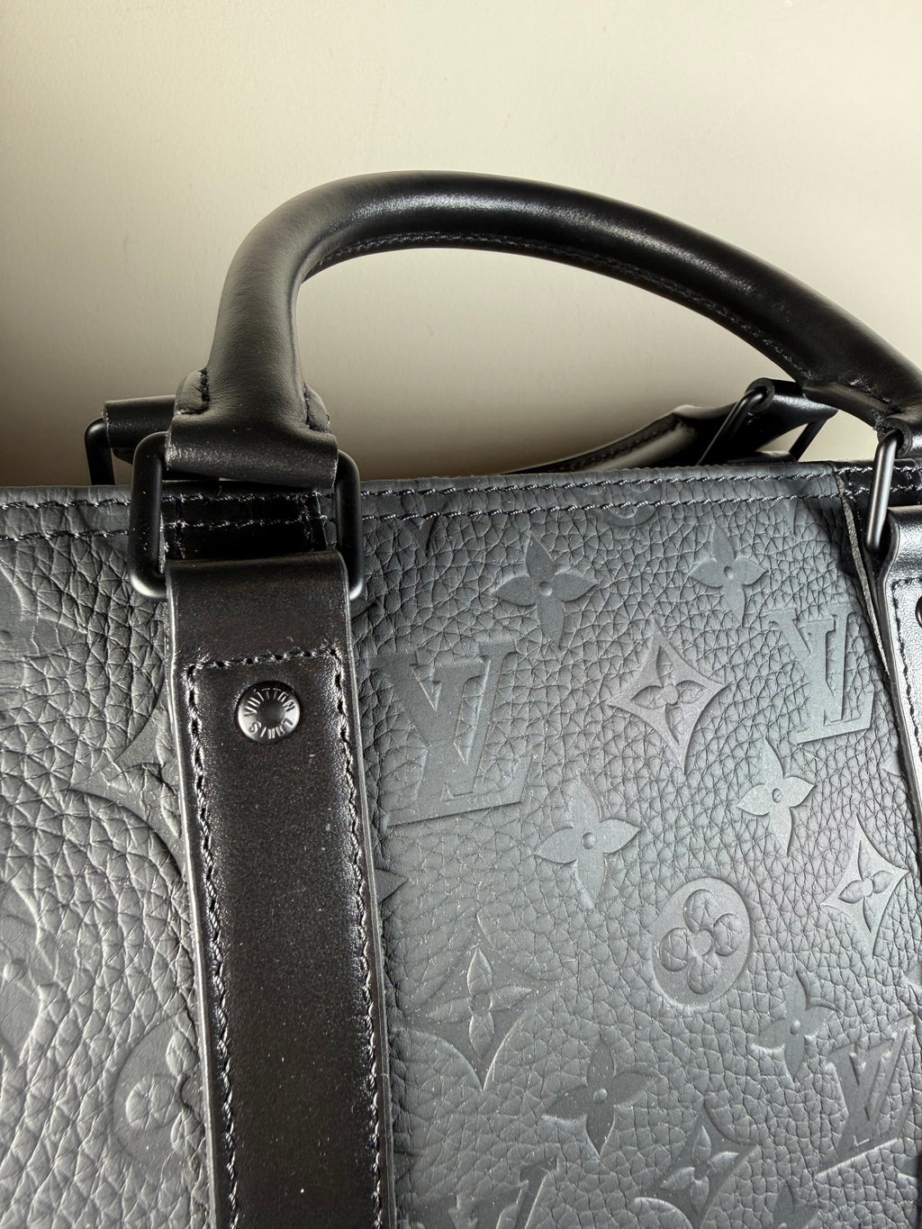 Louis Vuitton Keepall Bandoulière – Monogram Empreinte Black Leather
