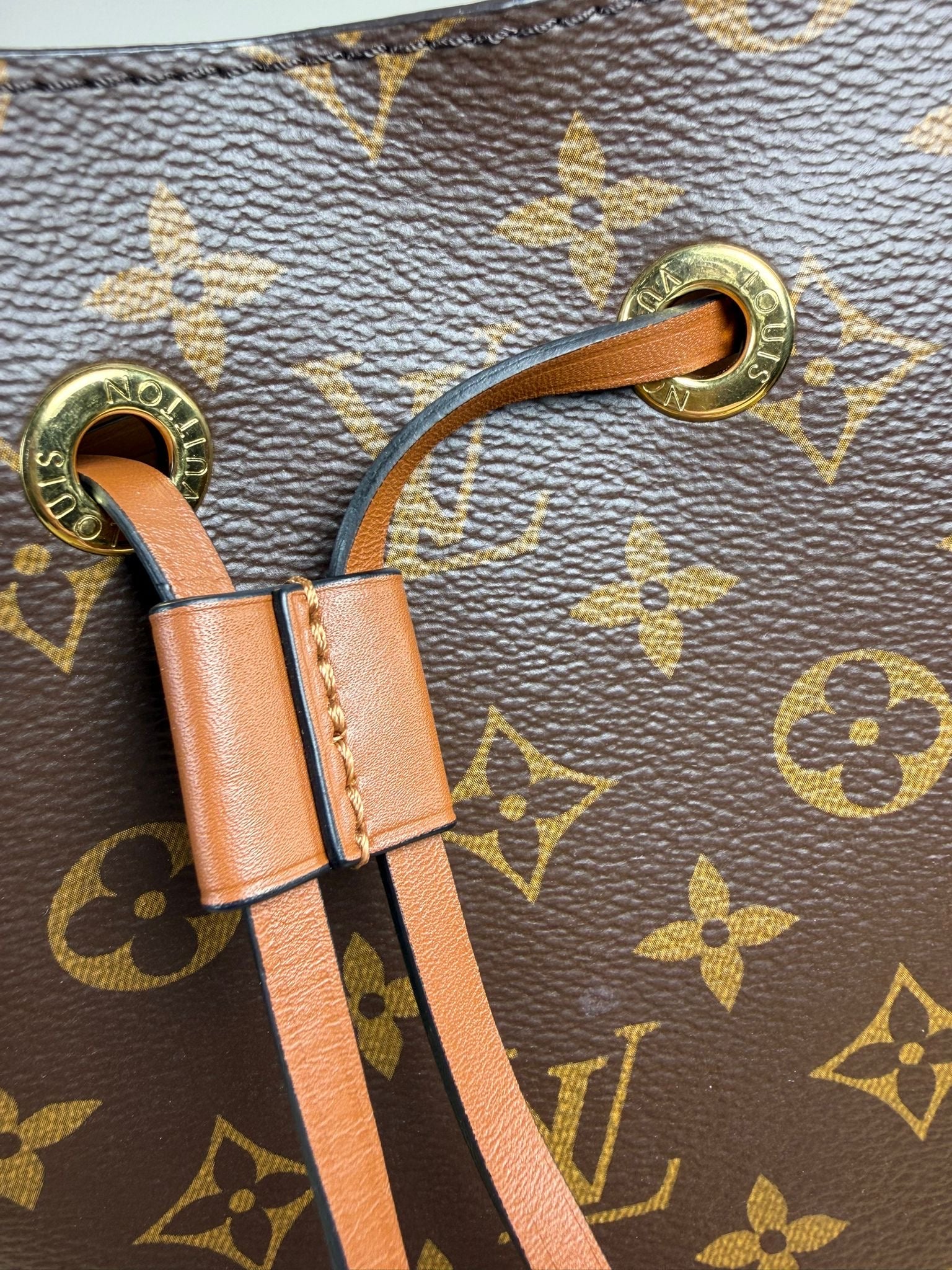 Louis Vuitton NeoNoe MM Monogram Bucket Bag – Excellent Condition