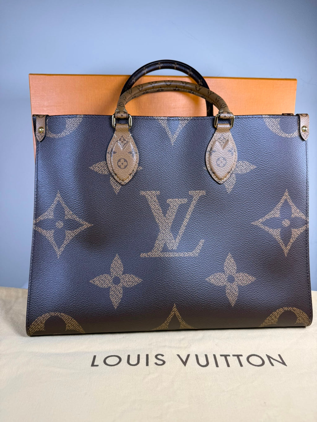 Louis Vuitton Onthego MM Reverse Giant Monogram Tote Bag
