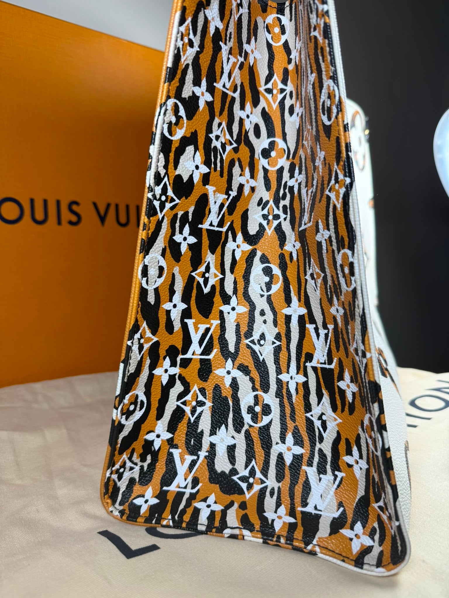 Louis Vuitton Onthego GM Giant Monogram Jungle Limited Edition Tote Bag