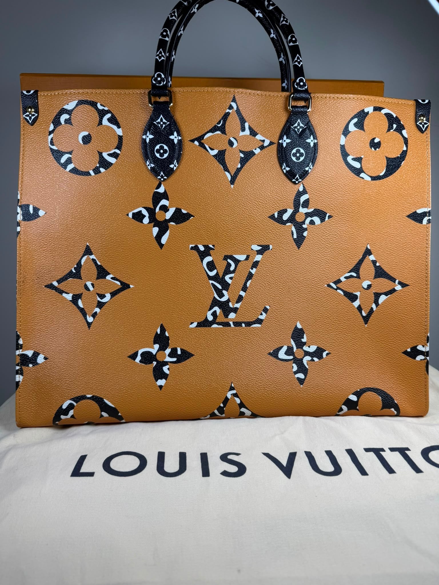 Louis Vuitton Onthego GM Giant Monogram Jungle Limited Edition Tote Bag
