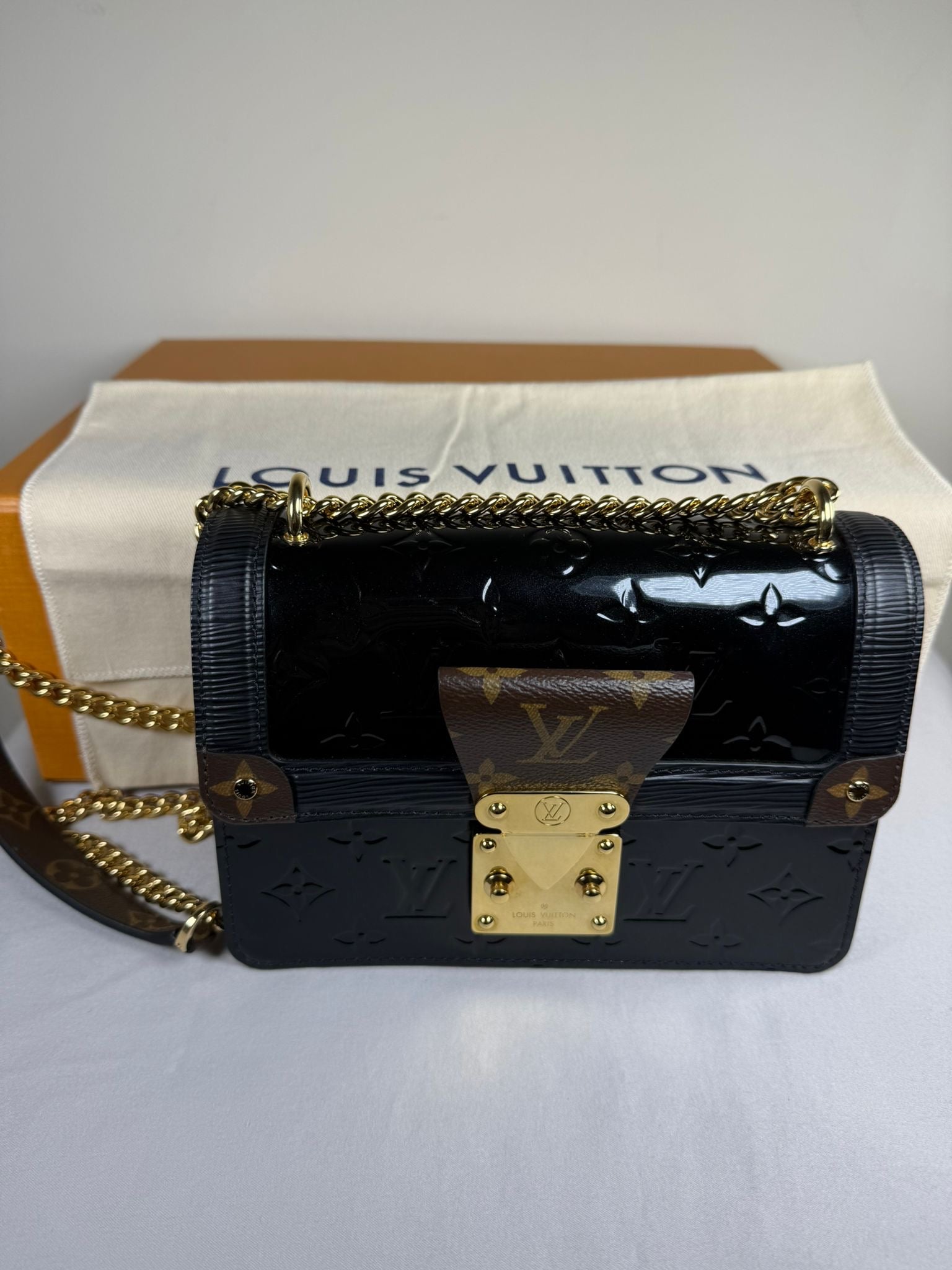 Louis Vuitton Wynwood Chain Bag – Black Vernis Monogram