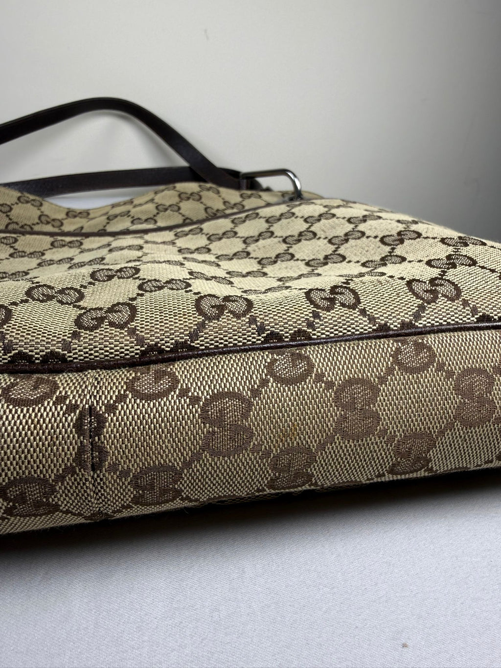 Gucci GG Canvas Abbey Shoulder Bag – Beige/Brown Monogram