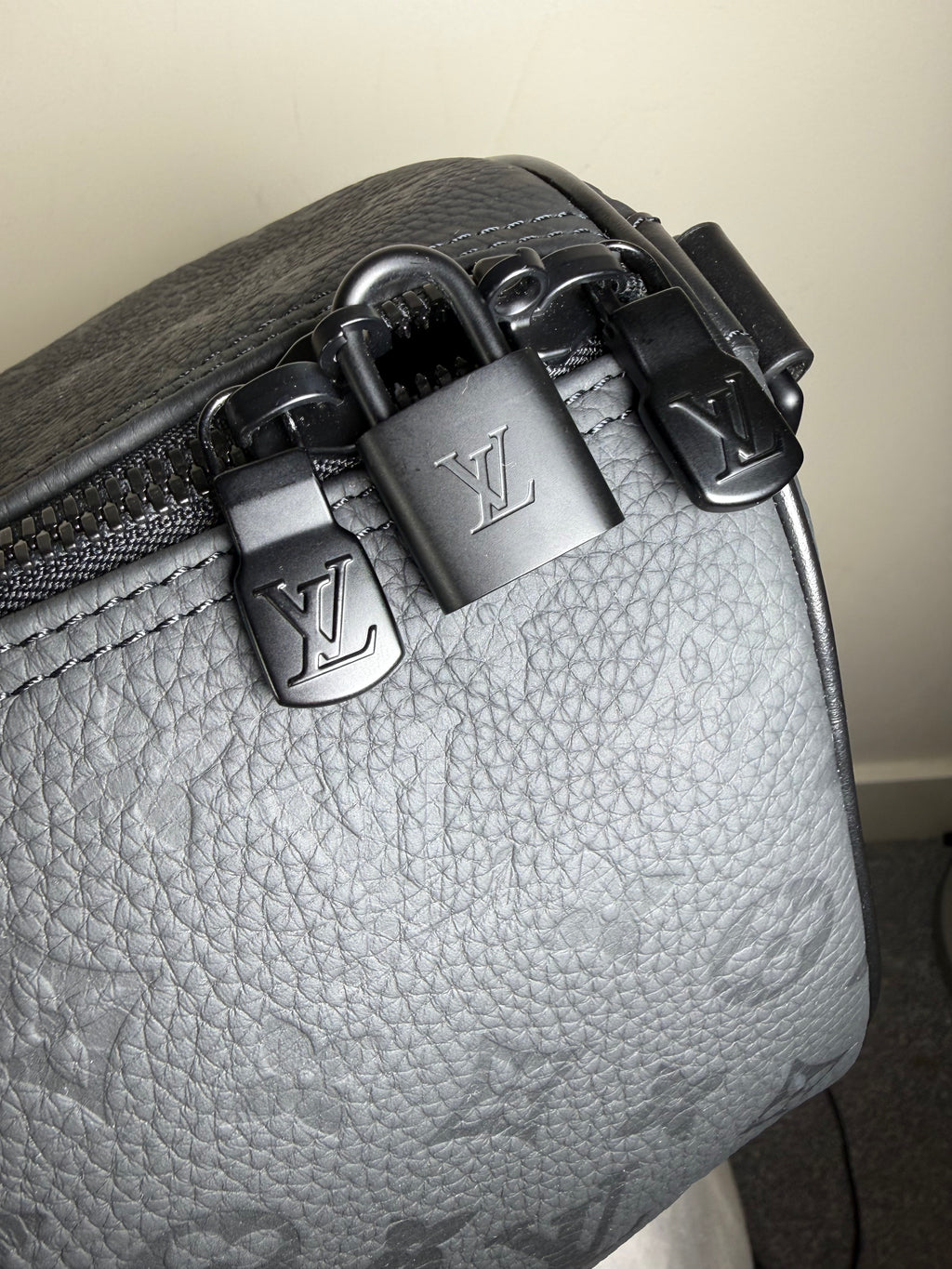 Louis Vuitton Keepall Bandoulière – Monogram Empreinte Black Leather