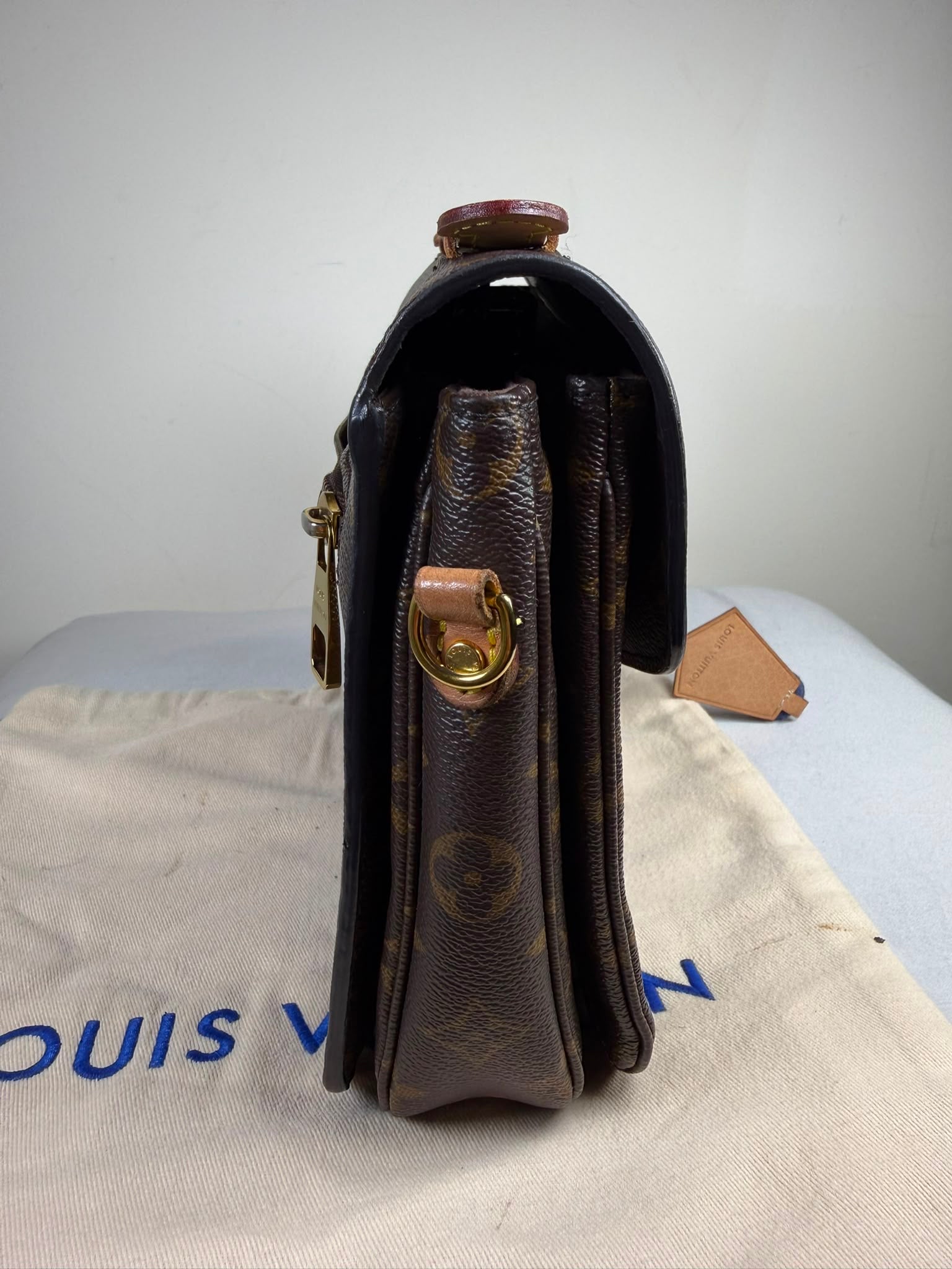 Louis Vuitton Pochette Métis Monogram canvas crossbody bag